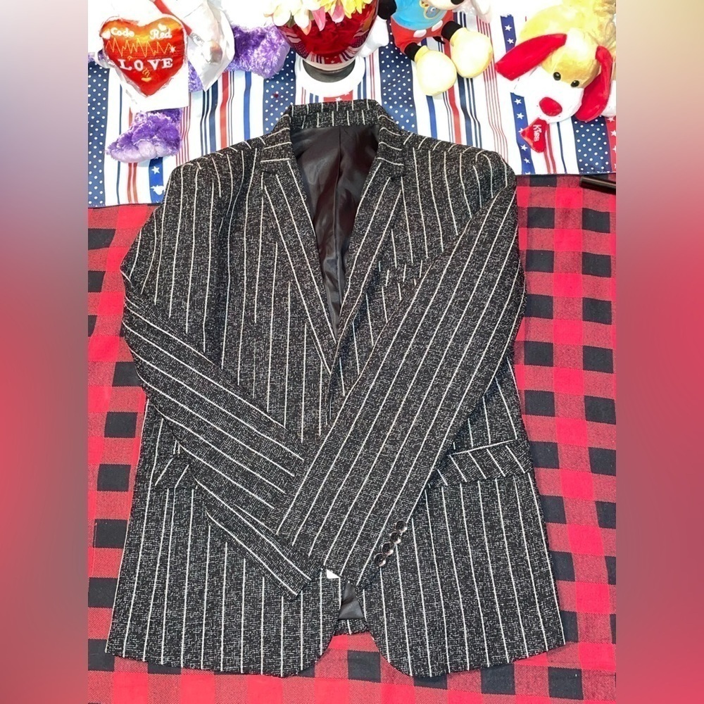 NWT Lined Chartou Blazer Size Medium and includes shoulder pads - Picture 10 of 16